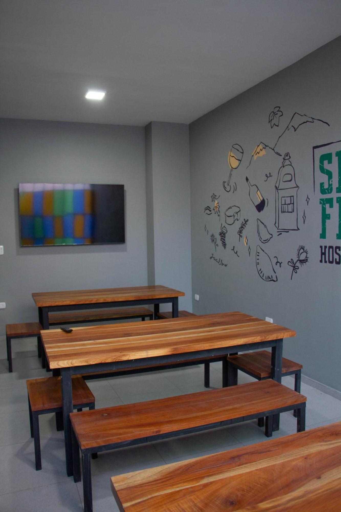 Sin Fin Hostel Мендоса Экстерьер фото