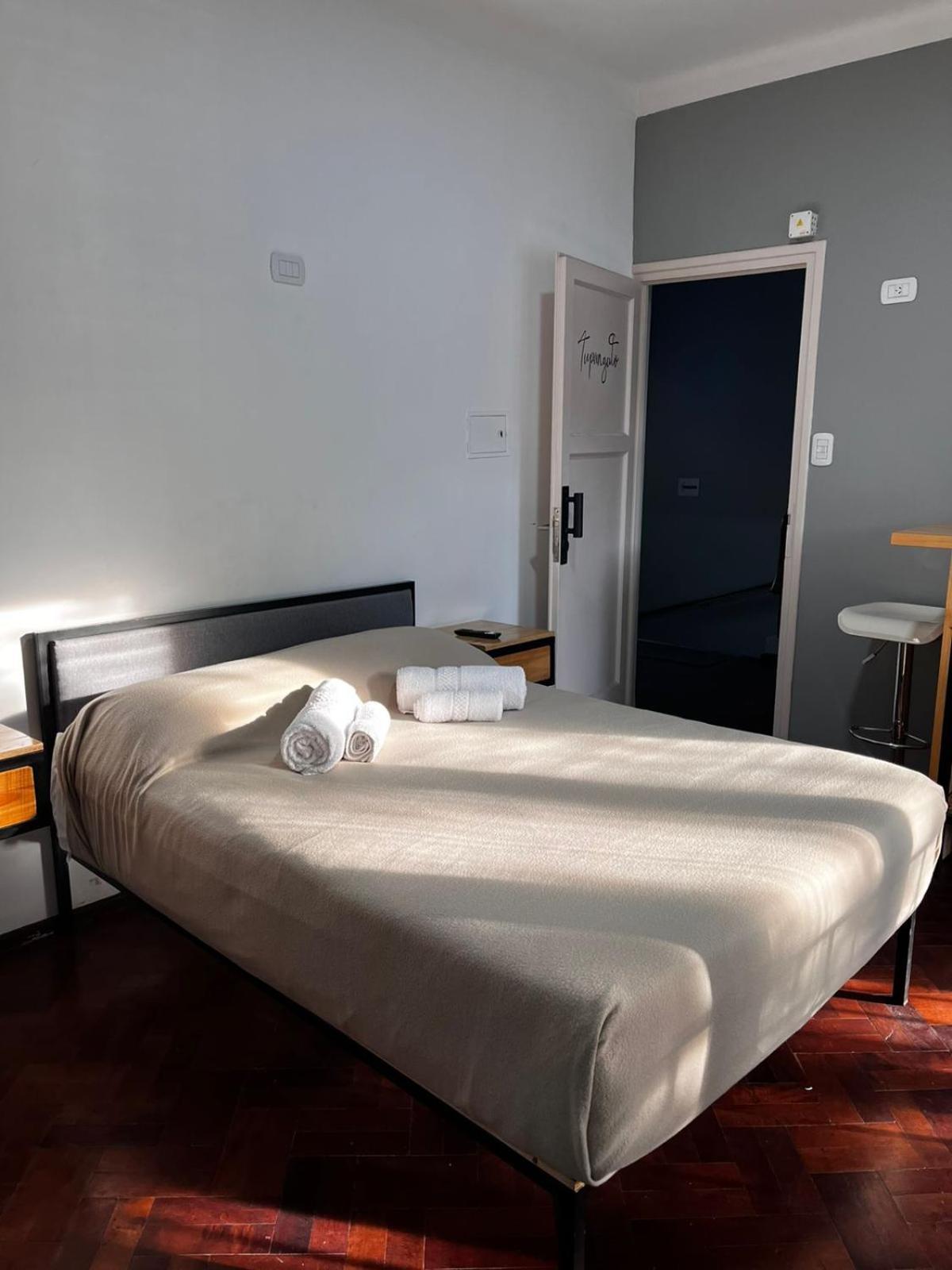 Sin Fin Hostel Мендоса Экстерьер фото